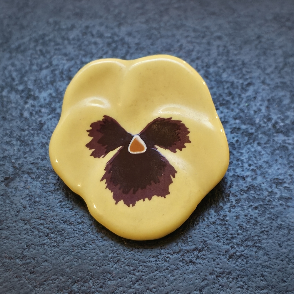 Vintage 1981 Avon Ceramic Pansy Flower Brooch